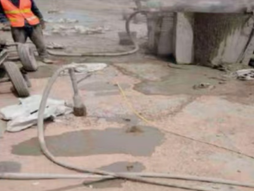 老街街道水泥混凝土路面板底注浆技术 路面脱空注浆整治方案