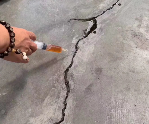 老街街道混凝土裂缝修补技术详解​